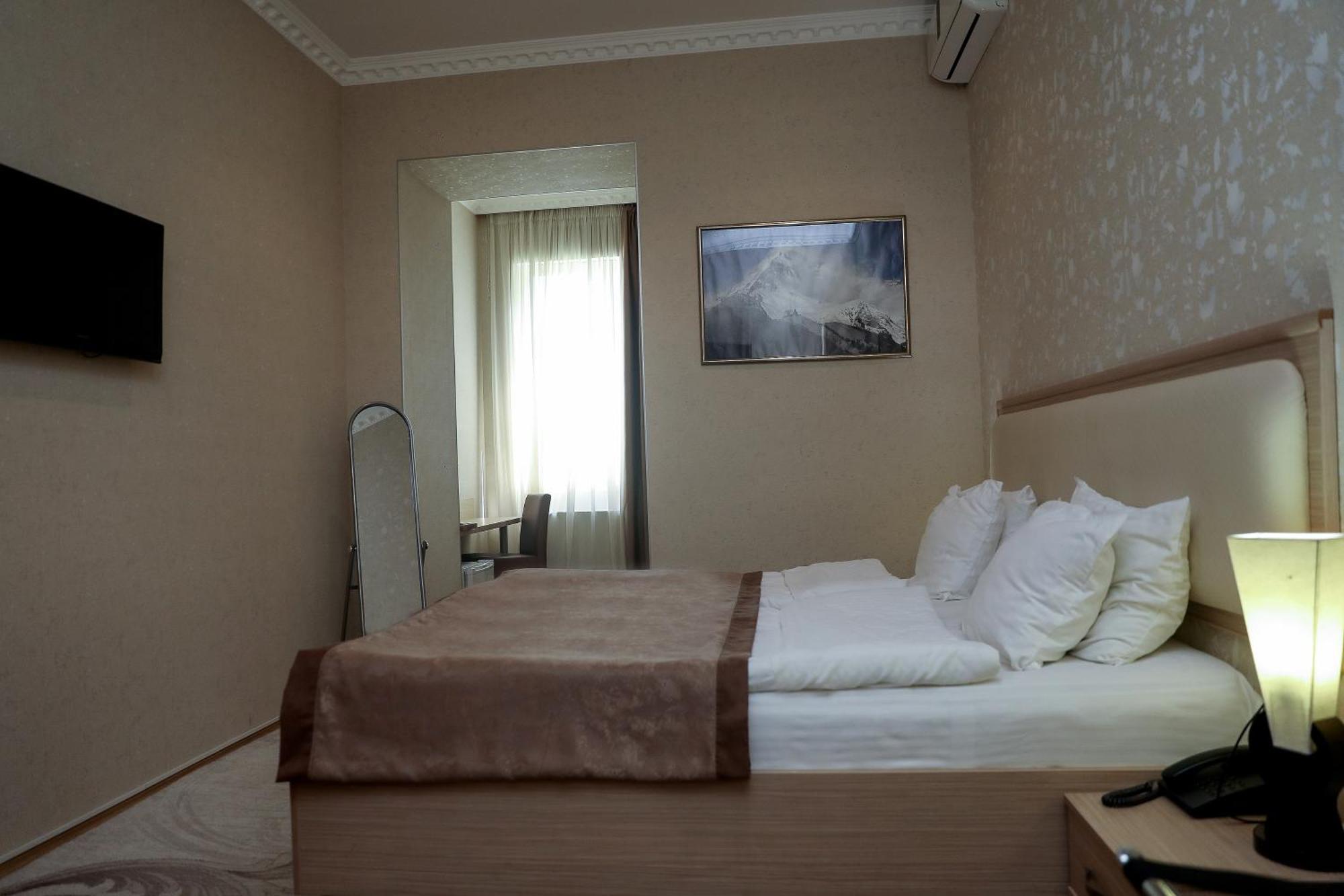 Rustaveli Palace Tbilisi Luaran gambar